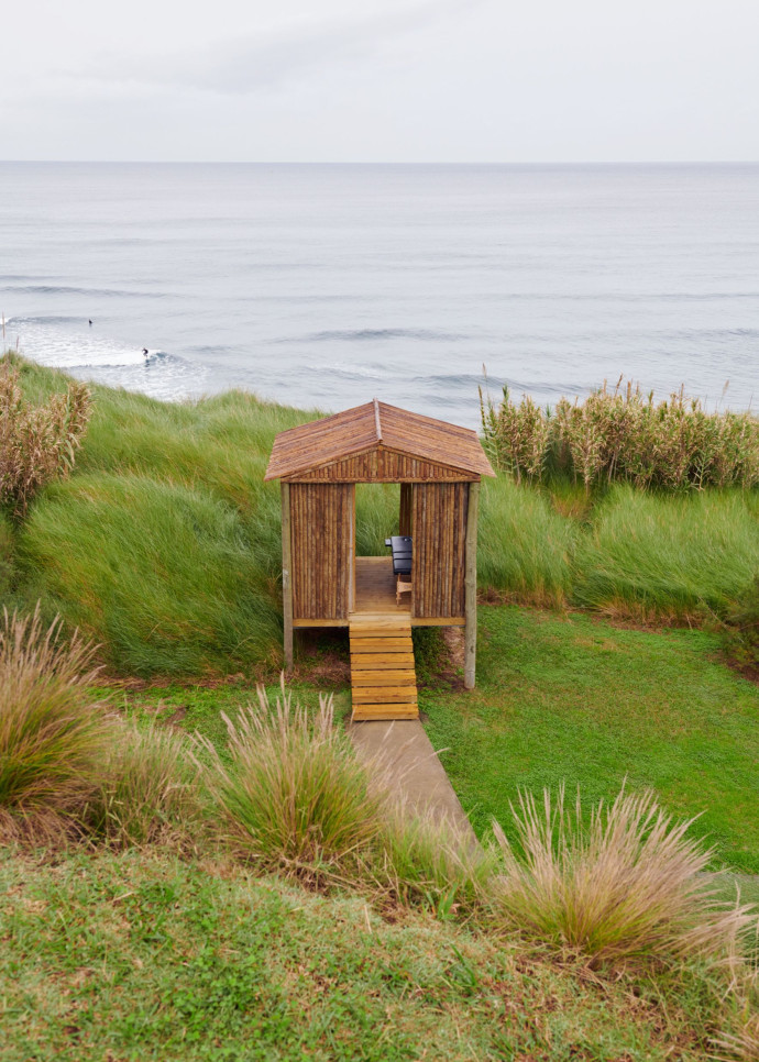 Une cabine de massage baignée de nature devant le Santa Barbara Eco-Beach Resort, sur l’île de São Miguel.