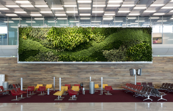 Vue intérieure du Hall M du Terminal 2E à Paris-Charles de Gaulle.