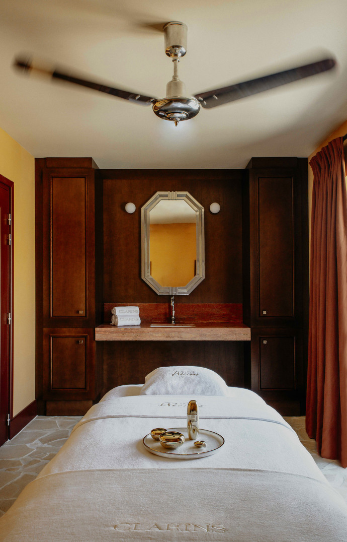 Une cabine du spa Clarins.