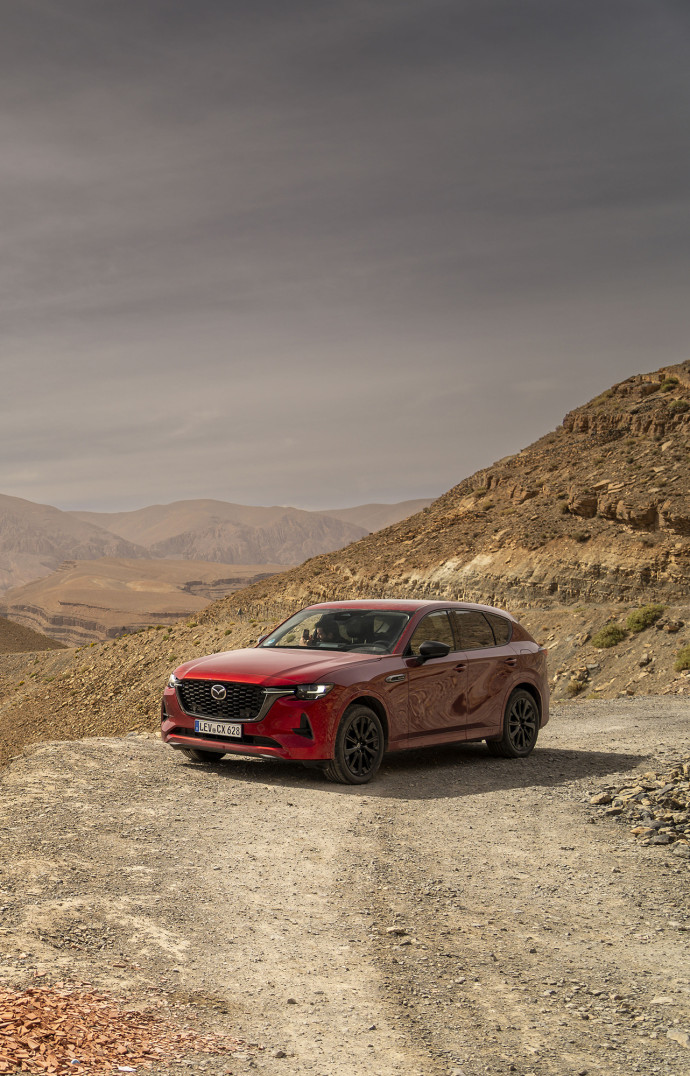 La CX-60 eSkyActiv Diesel prend la pose.