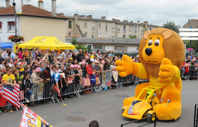 La caravane du LCL sur le Tour de France.