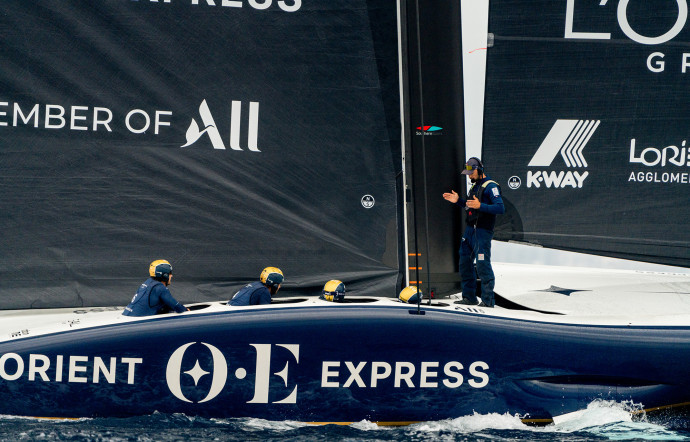Les quatre marins tribord du bateau Challenger français ©OERT