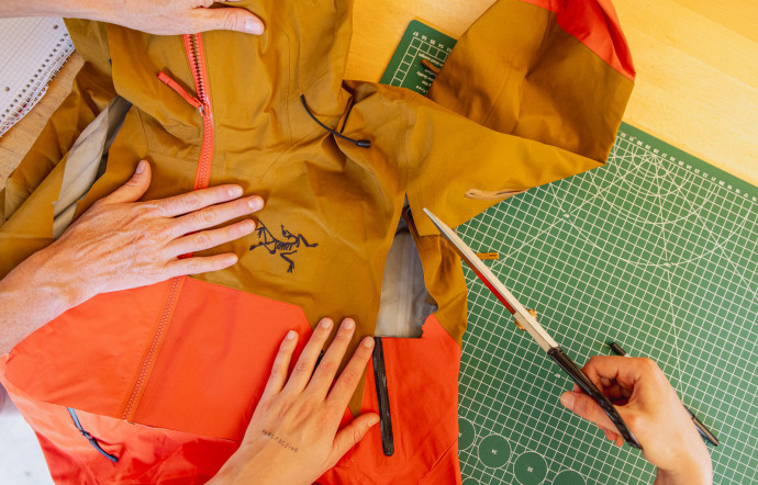 Atelier de confection et de réparation Arc’teryx ©Matt Georges