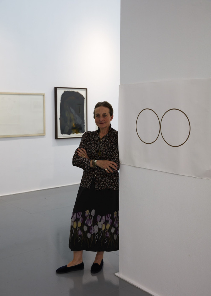 Portrait de la galeriste Rebecca Camhi.
