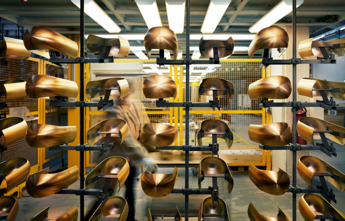 Les enceintes Beolab 8 sont fabriquées au sein de la Factory 5, l’atelier de B&O spécialisé, notamment, dans le travail de l’aluminium.