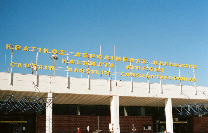 Bienvenue à l’aéroport de Kalamata, point de départ de notre road trip dans le Péloponnèse.