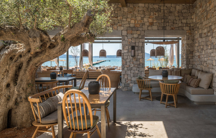 Au W Costa Navarino.