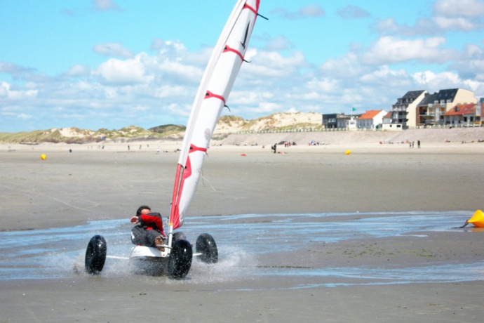 Faire du char à voile à Dunkerque.