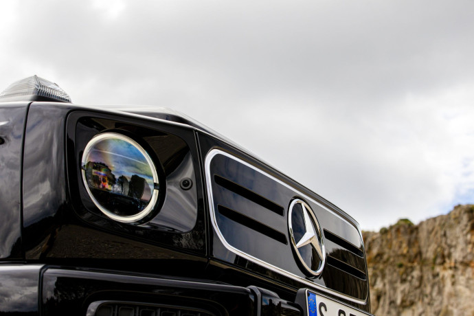 Le Mercedes Classe G, familier des quartiers chics, produit à plus de 500 000 exemplaires depuis son apparition en 1979 dans sa première génération.
