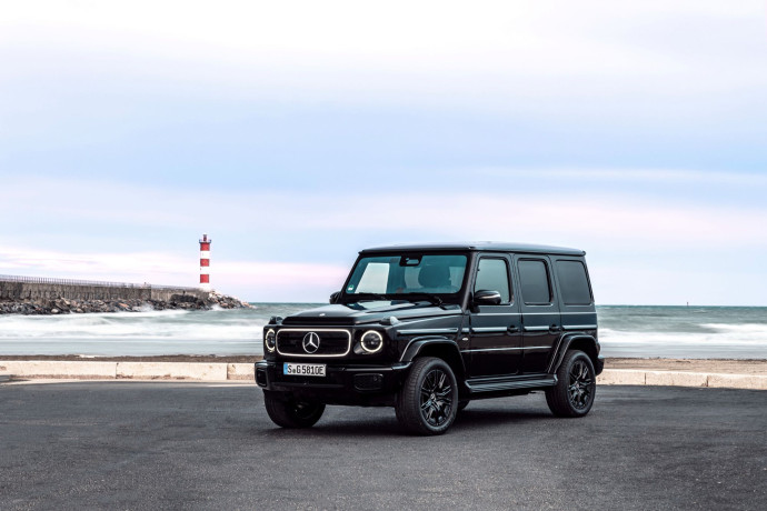 Le nouveau 4×4 Mercedes 100 % électrique se promène en terrain conquis sur route comme en off-road.