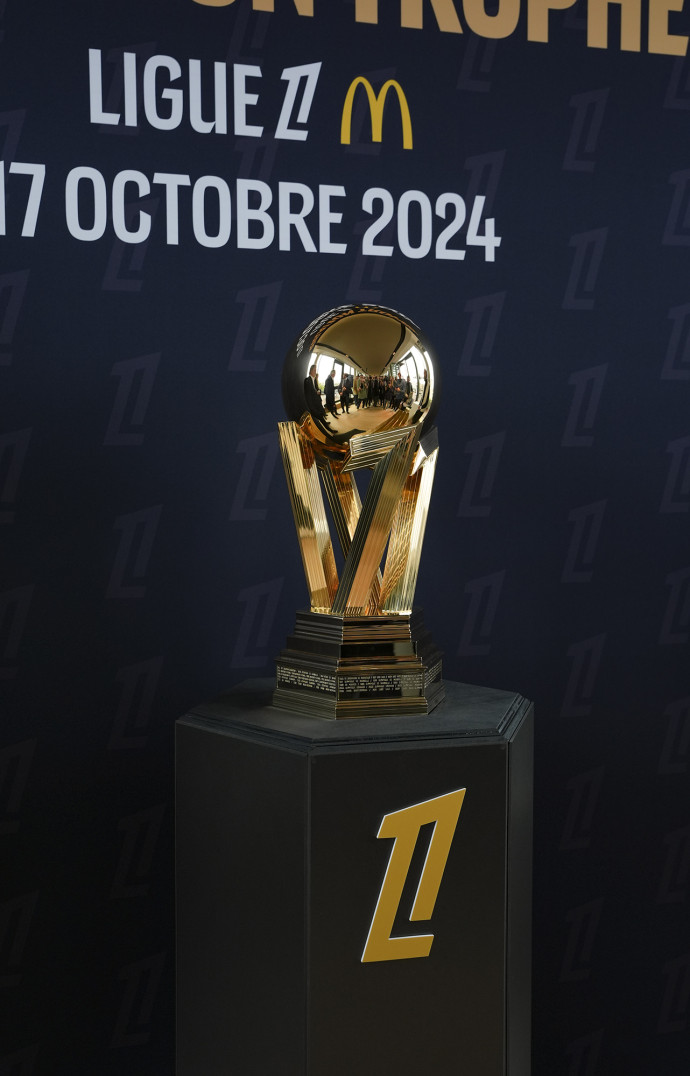 Le trophée révélé le jeudi 17 octobre à la presse au siège de LFP Media.