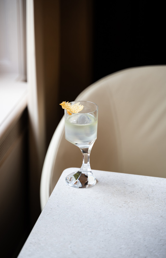 Les cocktails de Margot Lecarpentier font la paire avec les sublimes calices signés Baccarat.