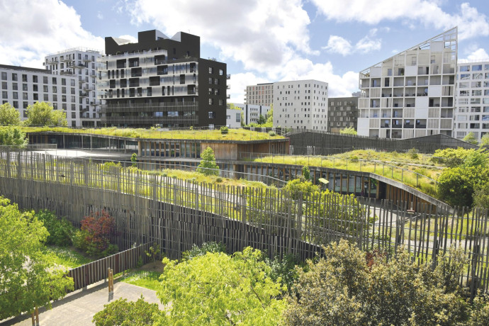 Le groupe scolaire Aimé-Césaire, sur l’île de Nantes, est le fruit d’une collaboration réussie entre paysagistes, architectes et urbanistes.