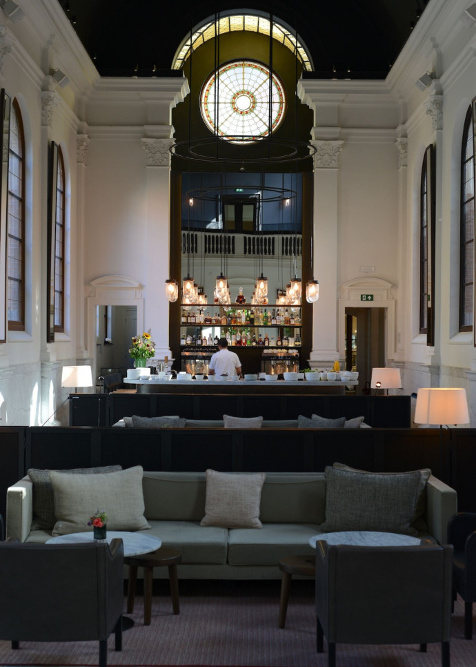 Le bar de l’hôtel August à Anvers.