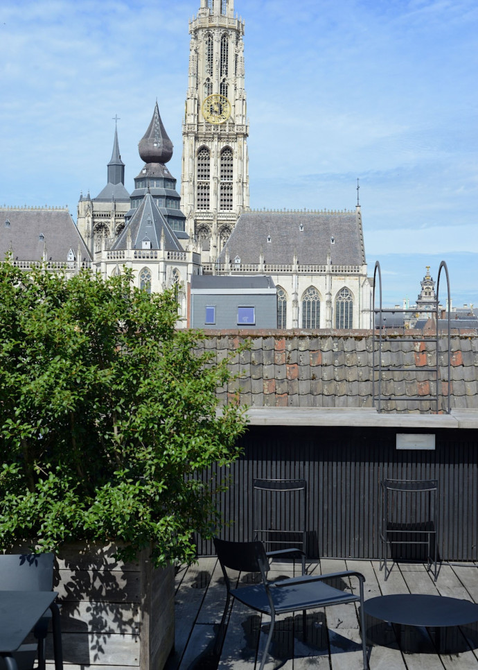 Notre‑Dame d’Anvers, vue depuis l’hôtel Julien, est la plus grande église gothique de Belgique.