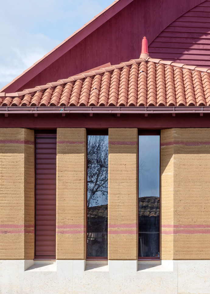 Ce projet, monté en association avec Studio Méditerranée, un partenaire français spécialisé dans la construction écoresponsable, a été choisi sur concours parmi 500 dossiers présentés par des architectes internationaux, dont trois Prix Pritzker.