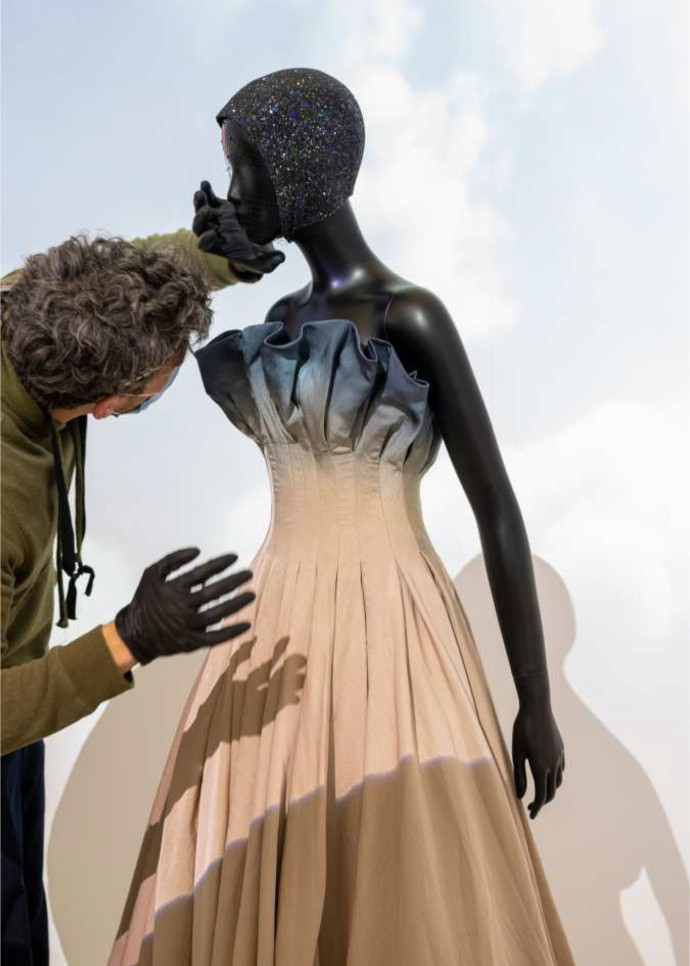 Le photographe Nicolas Krief à documenter les tout derniers moments du chantier de l’hôtel particulier de la fameuse maison de couture Dior, 2024 - TGL