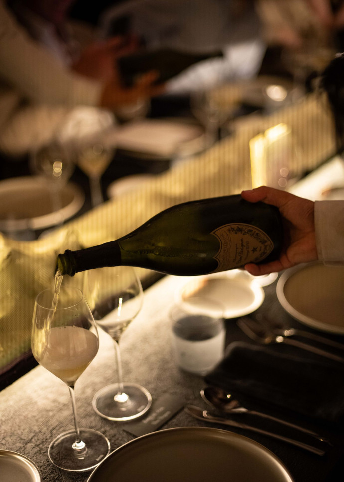 L’iconique maison Dom Pérignon mène l’élaboration du champagne vers un processus quasi esthétique, à travers un catalogue raisonné, 2024 – TGL