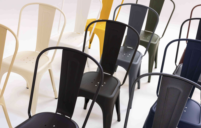 Sous l’impulsion de la nouvelle direction, la Chaise A se décline dans de nouveaux coloris.