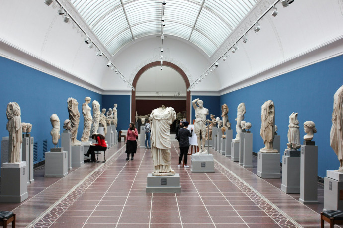 La générosité collégiale entraîne l’entrée du tableau dans les collections françaises en grande pompe… et un regain d’intérêt pour le travail de l’artiste.
