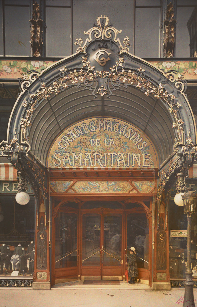 Marquise de l’entrée principale du magasin 2, la Samaritaine. Paris, vers 1910.