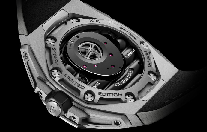 Le cœur de cette montre s’observe aussi de cet angle.