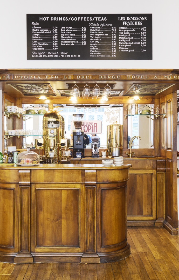 Le petit café est une halte bien mérité après avoir gravi le mont Ramdane.