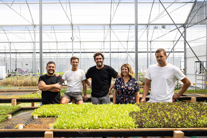 De gauche à droite : Paul, Thomas, Clément, Laura et Édouard, les cinq amis bordelais fondateurs des Nouvelles Fermes.