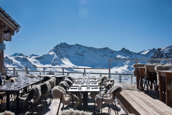 Fins palais, les Bouvier n’en demeurent pas moins entrepreneurs convaincus qu’il est temps pour Tignes de gagner ses galons de station épicurienne.