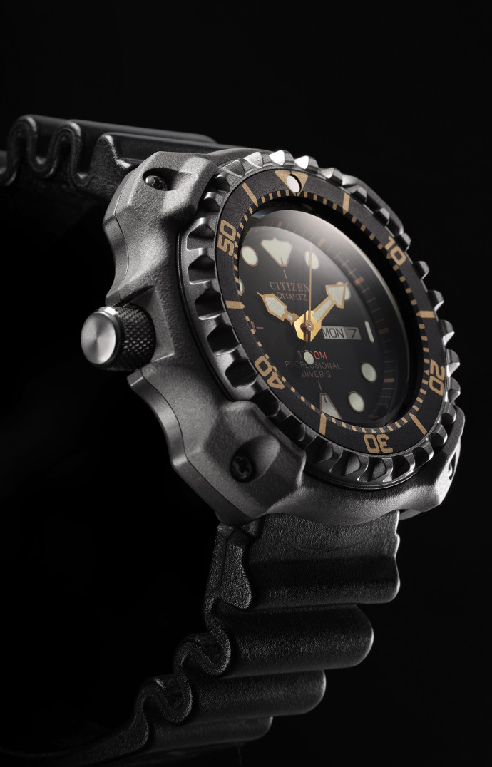 Montre Citizen Promaster Marine Titanium Beast Eco-Drive cadran noir bracelet caoutchouc 46 mm.