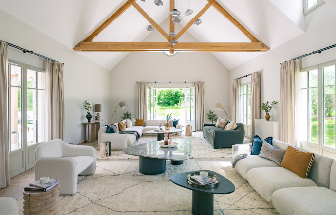 Epurée et minérale, la décoration se veut facile à vivre.