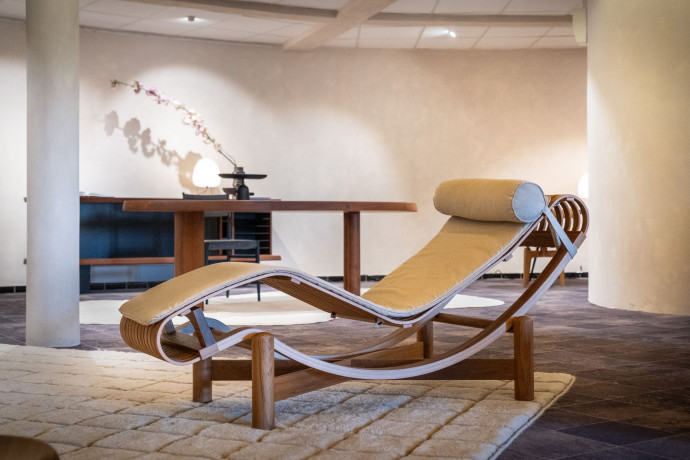 Chaise longue Tokyo (Cassina), de Charlotte Perriand, à une expostion organisée par Silvera pour Archi’ Design 2024.
