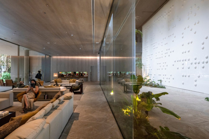 Le Pulso est l’un des derniers nés de l’hôtellerie de luxe, réalisé par le Studio Arthur Casas, pointure de l’architecture brésilienne.