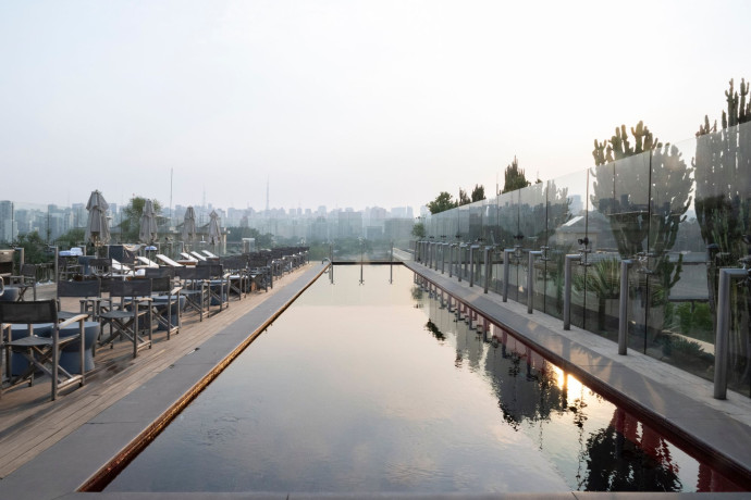 La piscine sur le toit de l’Hotel Unique.