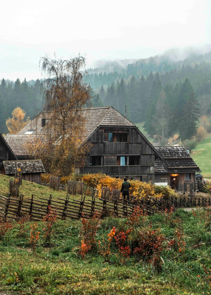 La ferme-auberge Steirereck est entourée de paysages verdoyants.