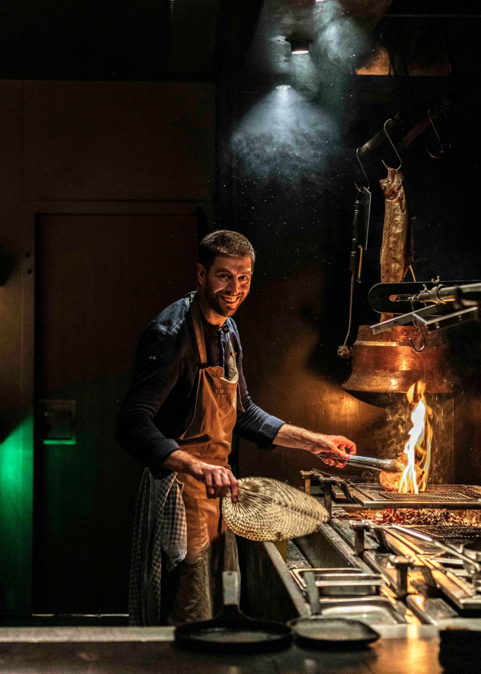 Le chef Manuel Weissenböck aux fourneaux.