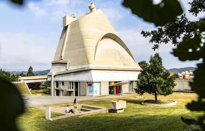 Eglise Saint-Pierre, Le Corbusier.