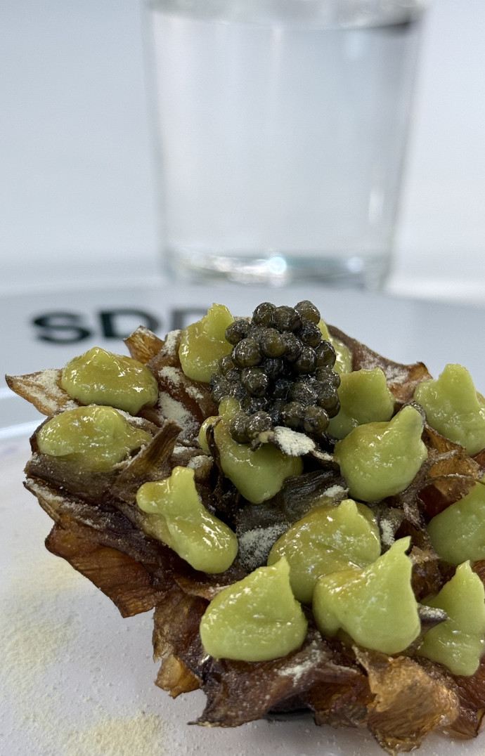 En janvier, l’artichaut avait la côte à Madrid où il jouait frit et toppé de caviar chez SDD 1.
