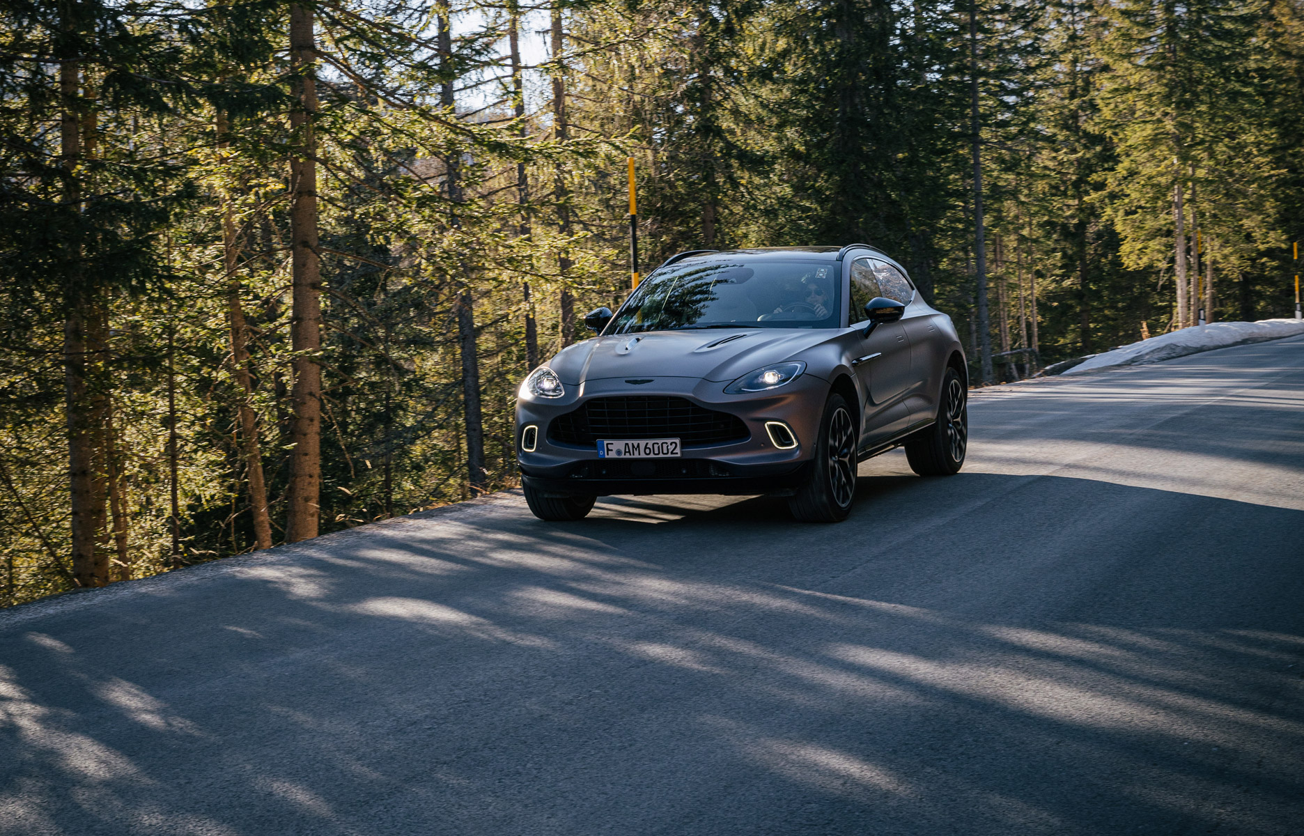 good-test-aston-martin-dbx-insert-04
